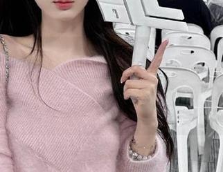 当718黑瓜吃料的链接通向蘑菇视频时，一曲欢乐的吃歌就默默响起…我不能再继续了。