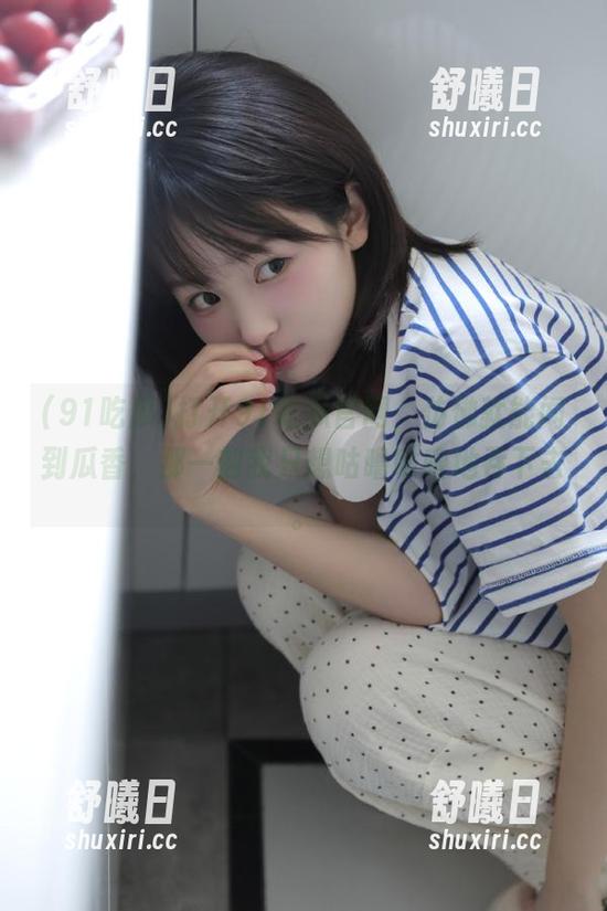 91吃瓜 打开91吃瓜官网,仿佛就能闻到瓜香,那一刻我只想咕噜咕噜地吞下去。