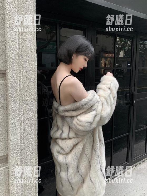 “人人吃瓜网”也是个诗意的地方，边吃瓜边感受这世界的奇妙。