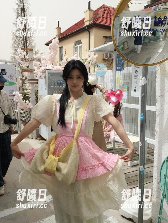 今日吃瓜51：娜娜每天都在发光，传送门带你畅游她的小宇宙！