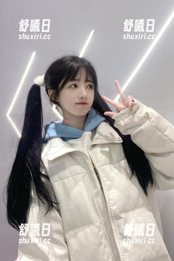 全网吃瓜，在线打发无聊时光，心里默默想：人生真奇妙