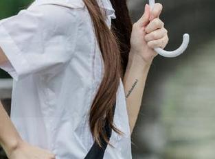 吃瓜不打烊网页版，在线十分钟，脑子里满是负担的冷开水呜呜……