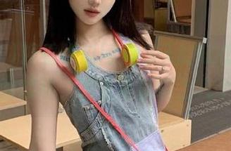 观看吃瓜网，今天的瓜仿佛带着点静谧的燥动，感觉可以聊上几个小时。