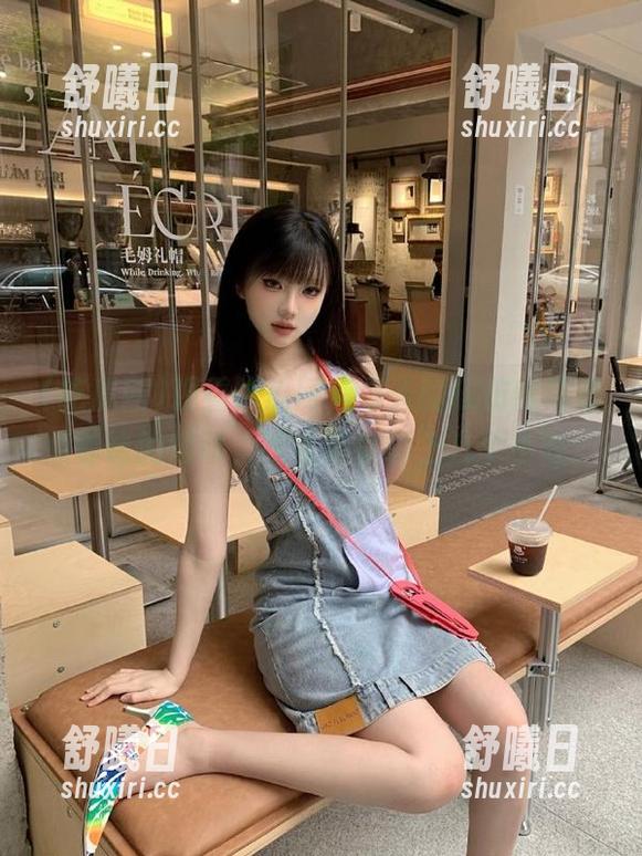 观看吃瓜网，今天的瓜仿佛带着点静谧的燥动，感觉可以聊上几个小时。