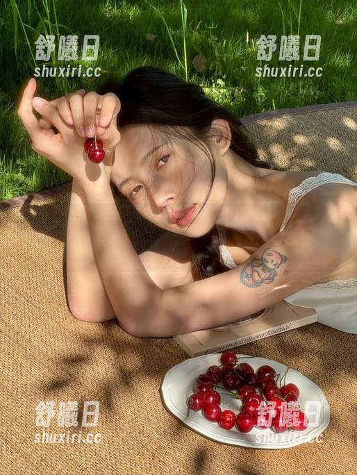 吃瓜网独家在线首播，这锅大瓜你敢尝试吗？