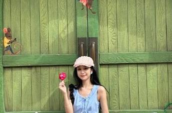 在“网爆黑料”首页，随便点开都是一片瓜田，让我怎么忍得住啊！