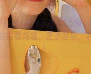 黑料不打烊155fun苹果版：看瓜也能锻炼哦，左手咬瓜，右手滑动！