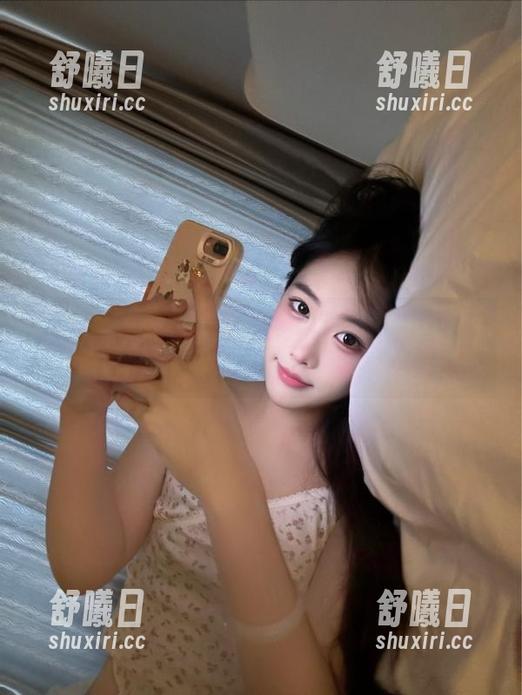 黑料冲哥网站，看到一字马现场我只想：这姿势敢吗？