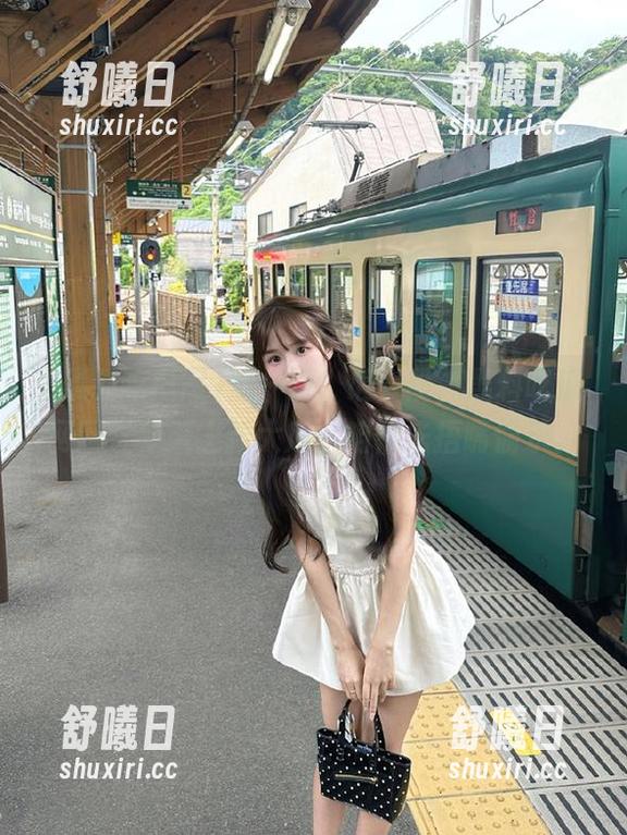 瓜一口，话一段，黑料吃瓜网网址今天上新大瓜，咱们先捂嘴偷乐。