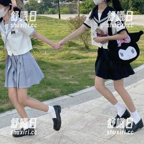 不小心走入黑料社的传送门，立刻被瓜圈包围了！
