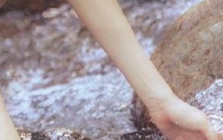 最新黑料网入口，今天你“吃瓜”了吗？反正我是在一旁“吃醋”！