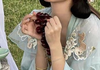 吃瓜必备：黑料网iOS版本，搭载神奇的八卦雷达，轻松捕捉每条新鲜事！