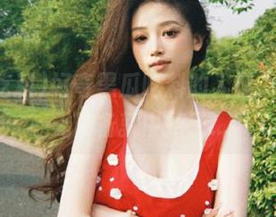 好奇黑瓜吃料的入口，结果毫无防备就中招了…